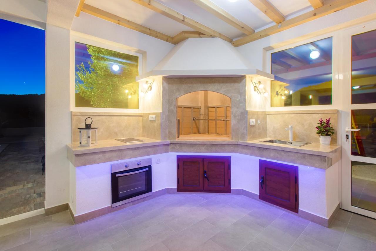 Villa Antonia With Heated Pool Dograde Exterior photo